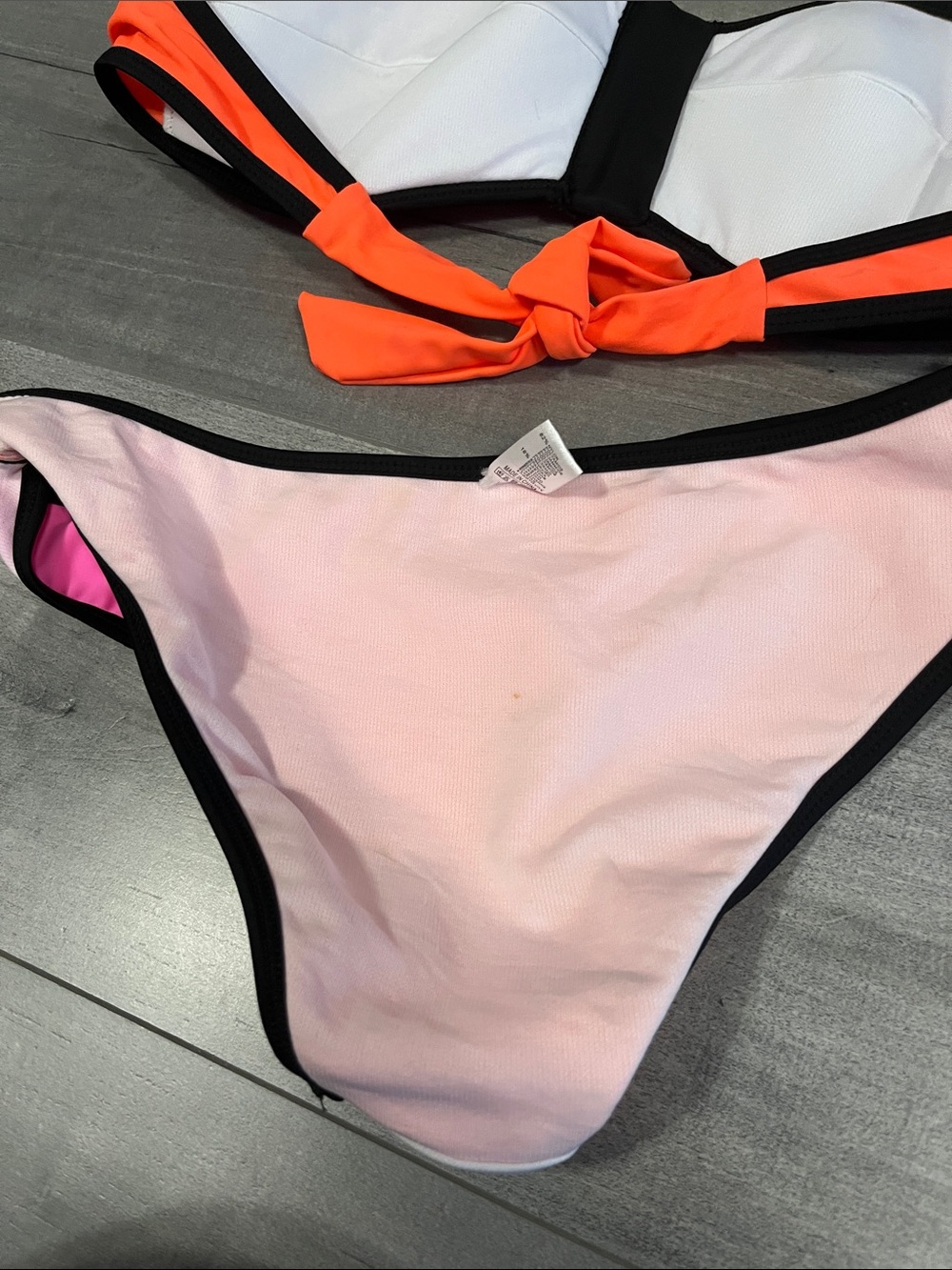 Bikini - Picture 5 of 9